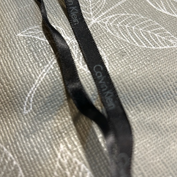 Ladies Calvin Klein Ruffled Skirt. - Picture 4 of 8